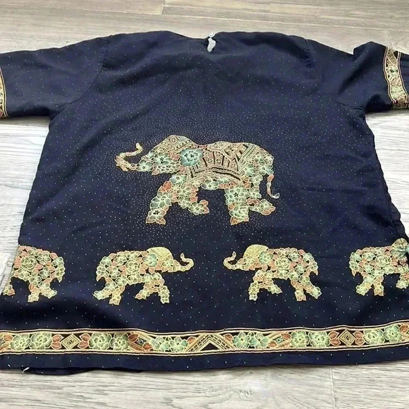 Jeffry Collection  | Vintage elephant short sleeve top - Picture 8 of 10